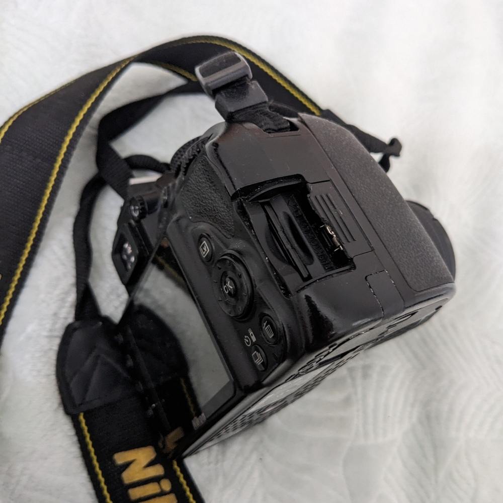 Nikon Camera - Picture 6 of 8